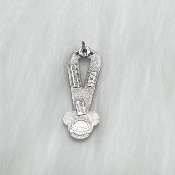 🔮 5/$25 Disney Blue Mickey Lanyard Pin - Picture 3 of 3